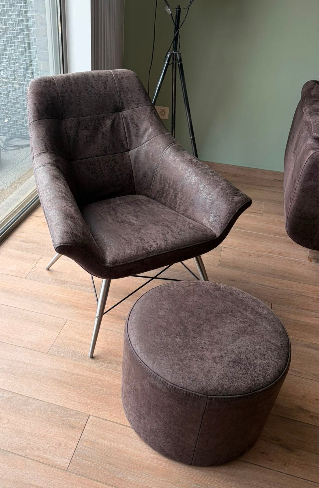 Fauteuil met poef van het merk Henders & Hazel kleur bruin., Huis en Inrichting, Ophalen, Zo goed als nieuw, Leer