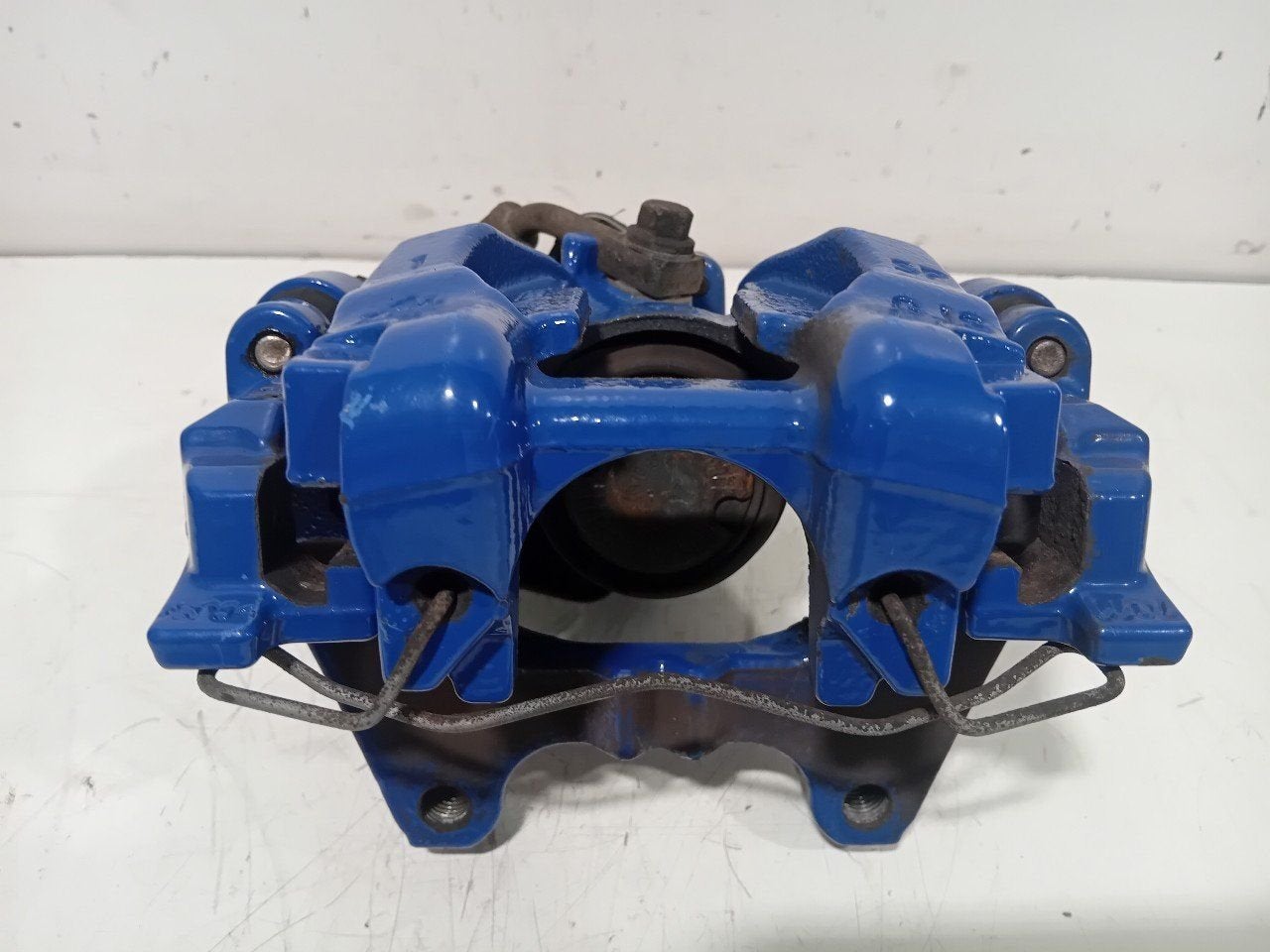 Remklauw rechts achter Volkswagen Passat, Onderdelen@venauto.nl, Van der Ven Autorecycling B.V., Gebruikt, Ettenseweg 76, 4706 PB Roosendaal, The Netherlands