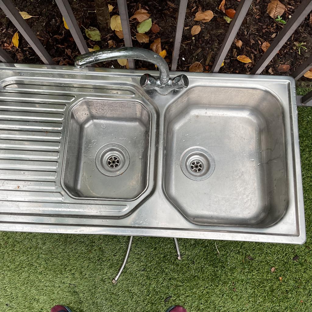 Wasbak met kraan sifon plus vier flexibel 1 M x 50, Ophalen, Zo goed als nieuw, Inox, Kraan