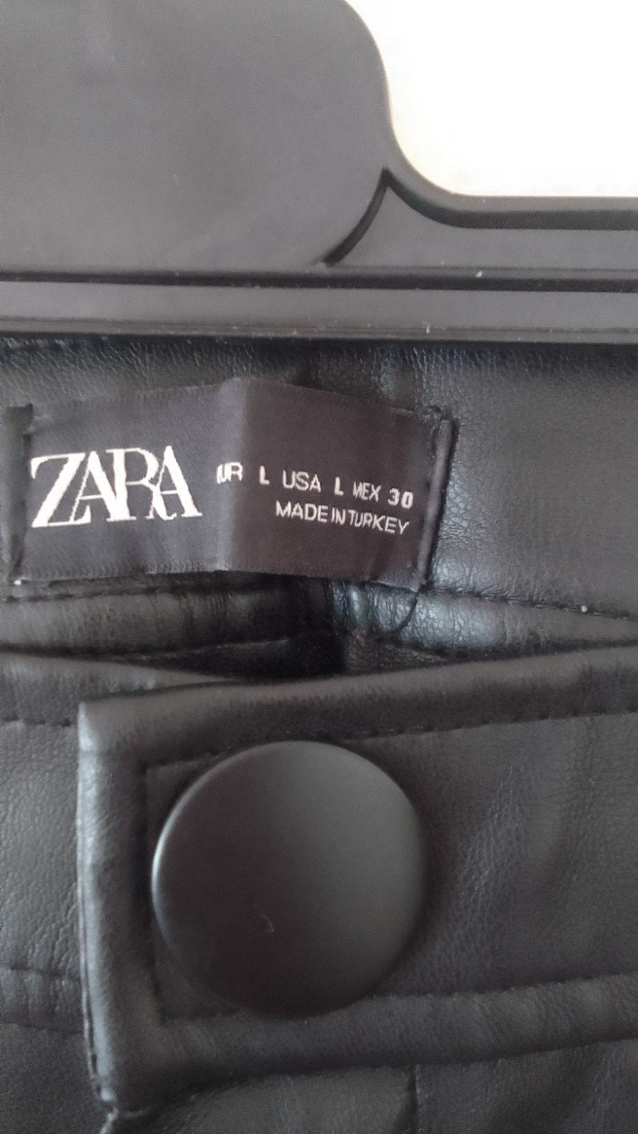 A vendre  pantalon  en  skai, Taille 38/40 (M), Zara, Comme neuf, Noir