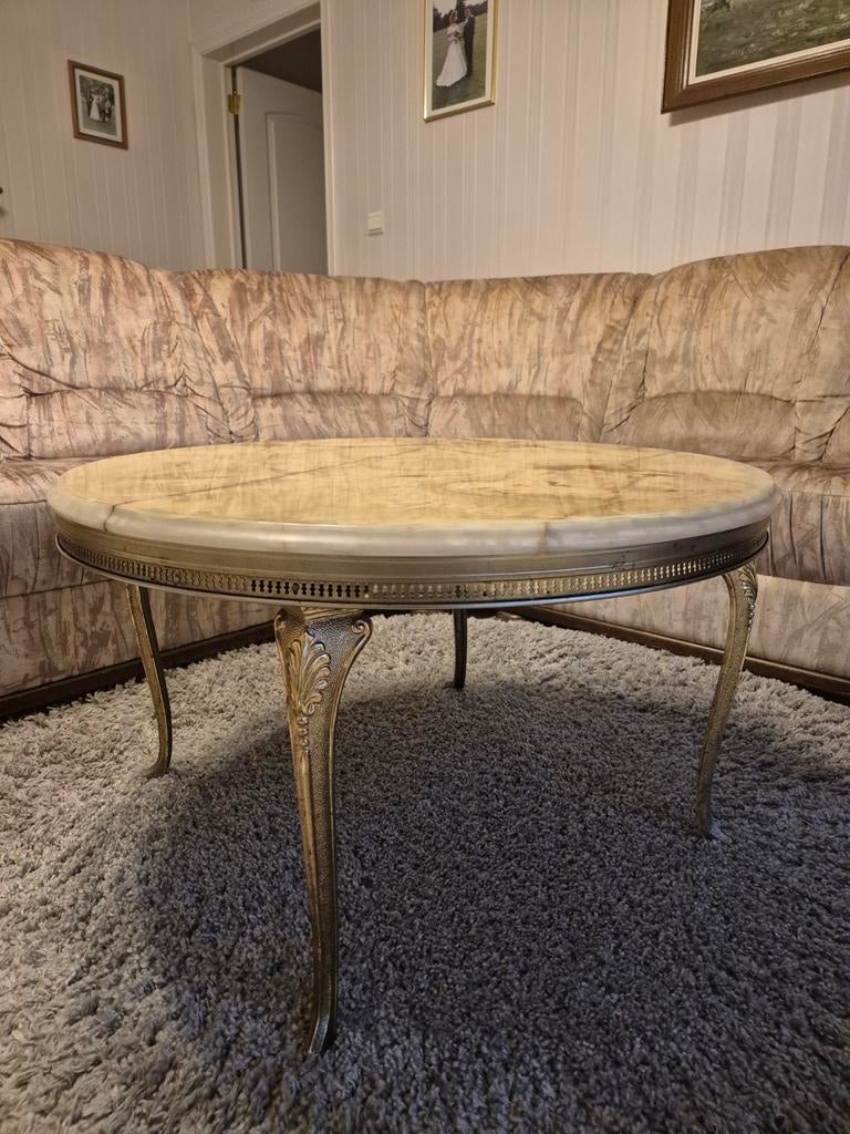 Marmere salontafel met koperen poten, Ophalen