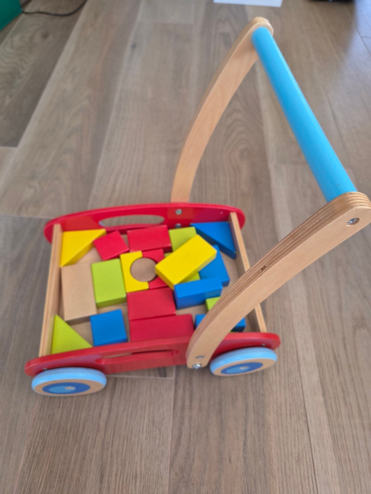 Trotteur en bois avec blocs, Enfants & Bébés, Jouets | Jouets en bois, Enlèvement