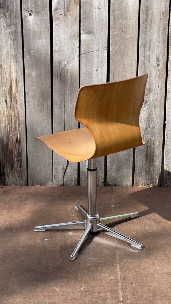Pagholz atelier stoelen |(120! op voorraad), Gebruikt, Mooie in hoogte verstelbare Pagholz atelier stoelen, Bruin, Verzenden