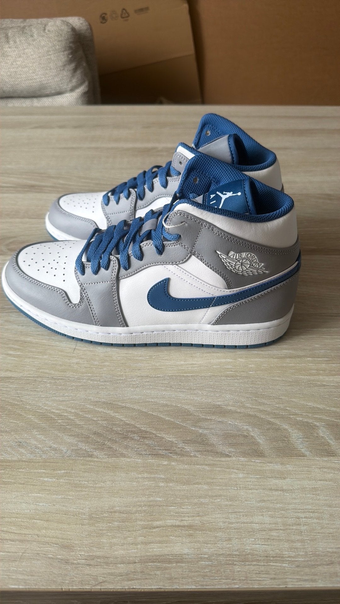 Jordan 1 mids, Kleding | Heren, Schoenen, Blauw, Sportschoenen, Nieuw, Ophalen of Verzenden