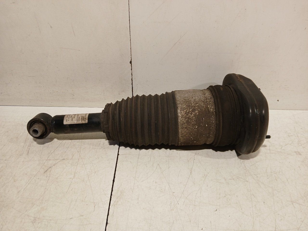 Schokbreker links achter BMW 5 serie, Onderdelen@venauto.nl, Van der Ven Autorecycling B.V., Gebruikt, Ettenseweg 76, 4706 PB Roosendaal, The Netherlands