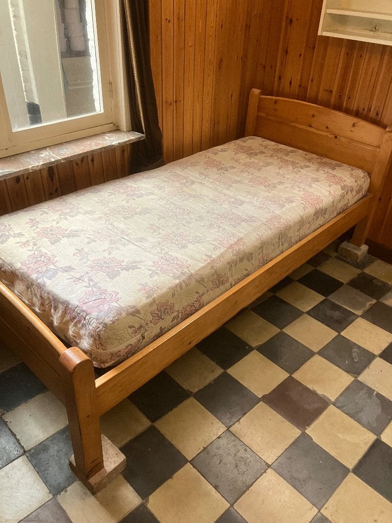 enkel bed + matras, Huis en Inrichting, Slaapkamer | Bedden, Ophalen, 210 cm, 100 cm