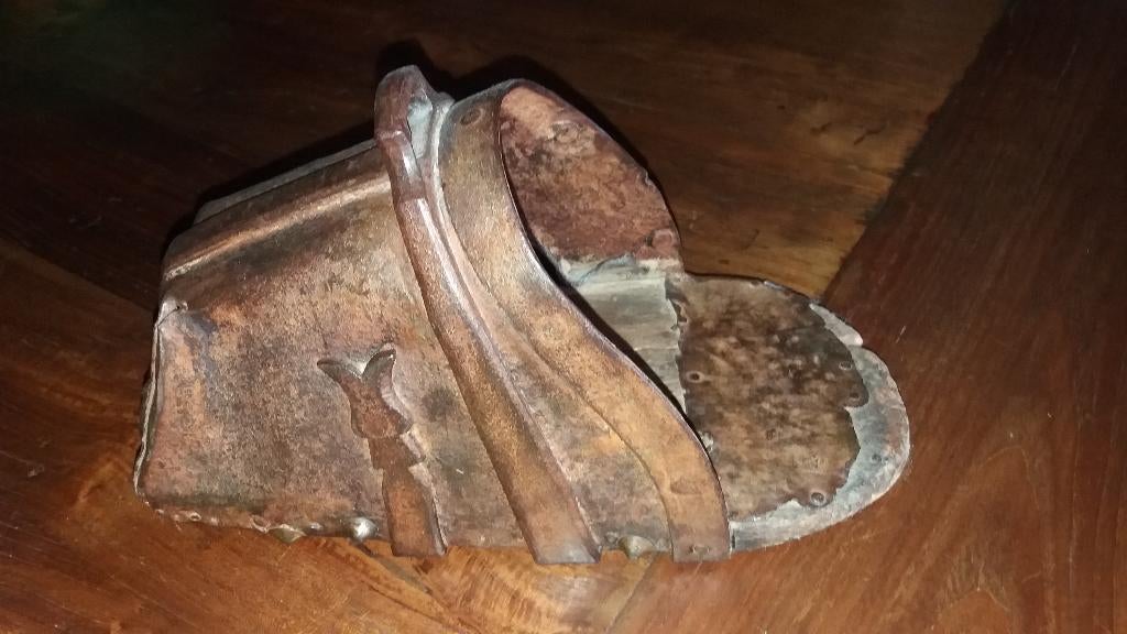 2 Vershillende stijgbeugels, Antiek en Kunst, Ophalen