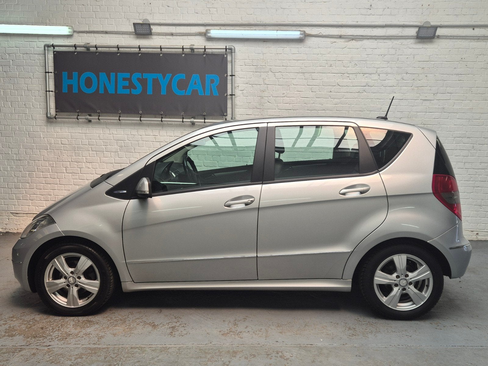Mercedes A160 Euro5 benzine- 104.000km-Topstaat-Garantie, Auto's, Mercedes-Benz, Monovolume, Zwart, Leder en Stof, Bedrijf