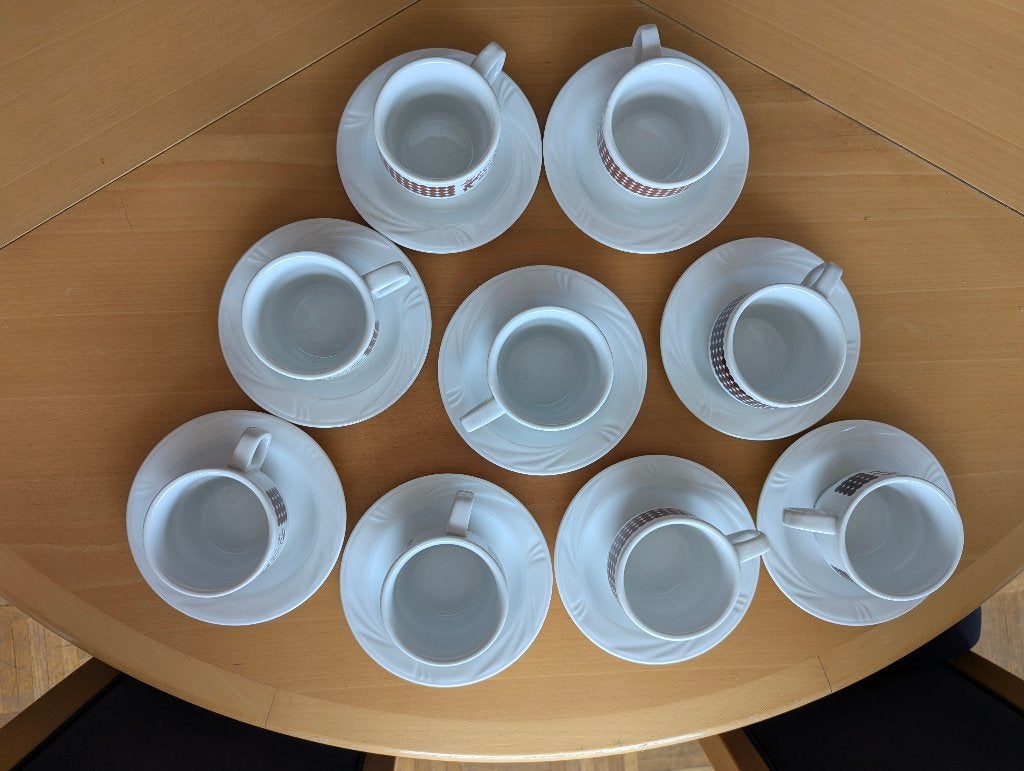 Set van 9 koffiekopjes met schoteltjes, Huis en Inrichting, Keuken | Servies, Gebruikt, Overige merken, Keramiek, Vintage