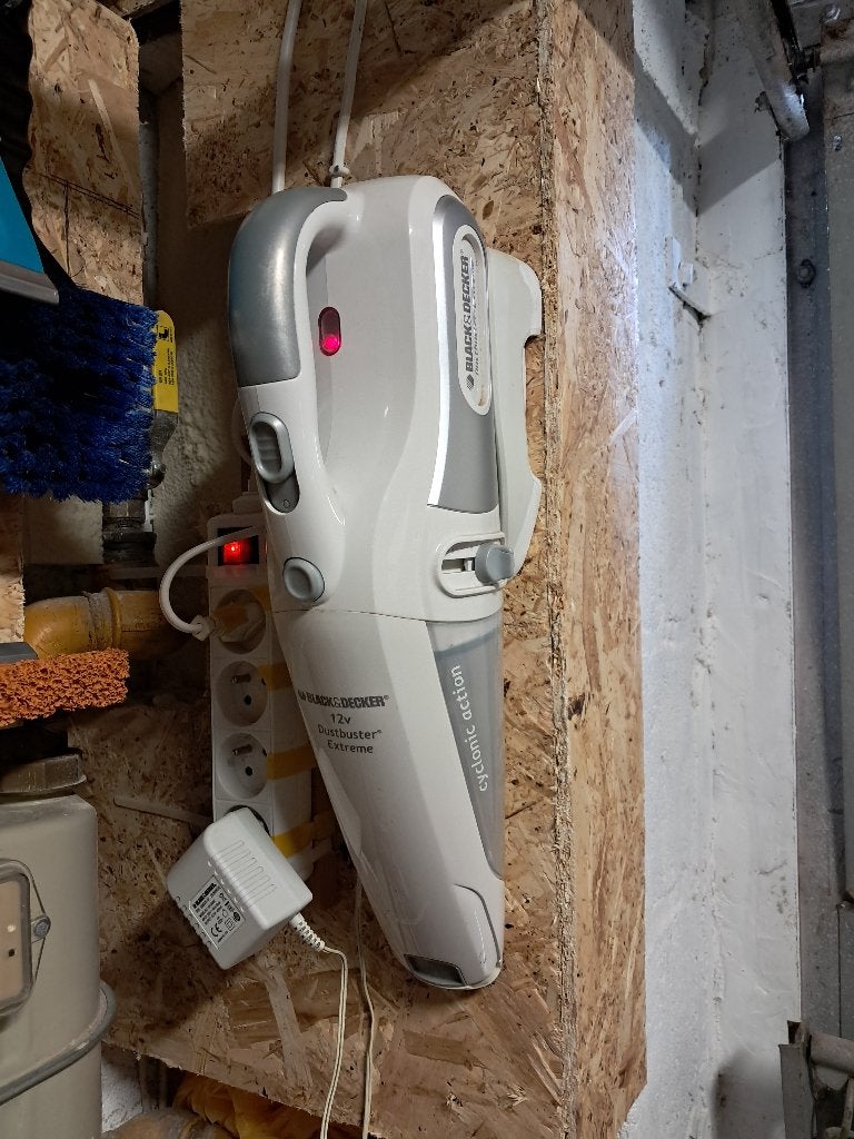 Aspirateur  de miettes., Enlèvement, Utilisé