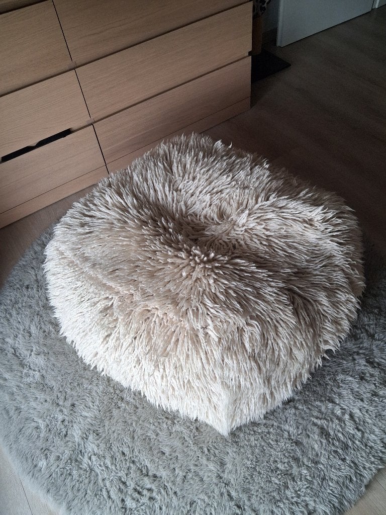 Pouf effet fourrure  beige 70x 70, Enlèvement, Utilisé, Beige, Pouf
