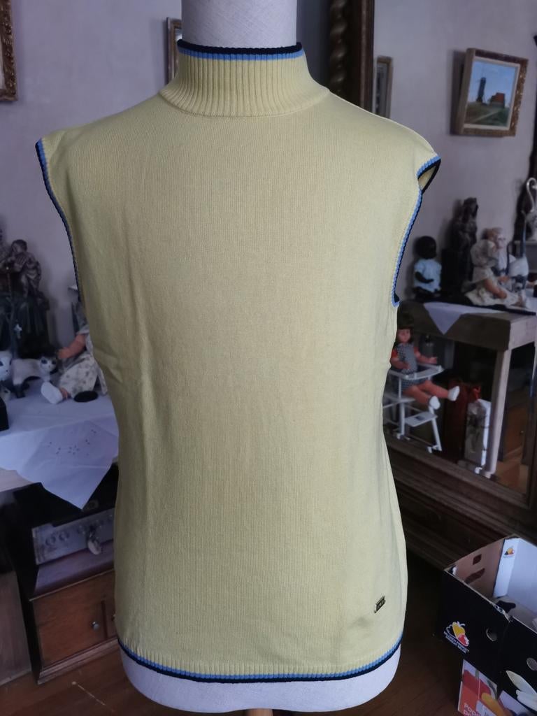 Super joli pull pour femme de la marque Escada, Enlèvement