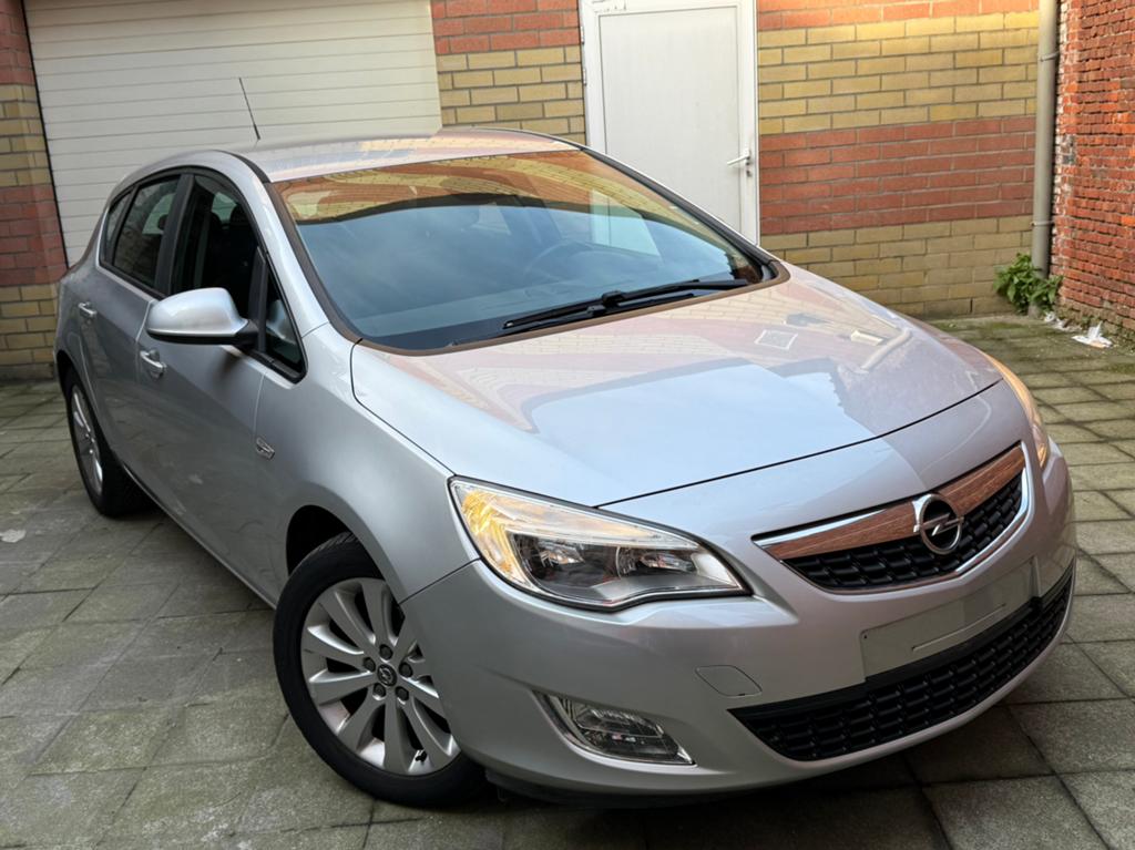 Opel Astra 1.4i Essence Euro5 5/2011 5 Portes Clim Jantes, Auto's, Voorwielaandrijving, Euro 5, Stof, 4 cilinders