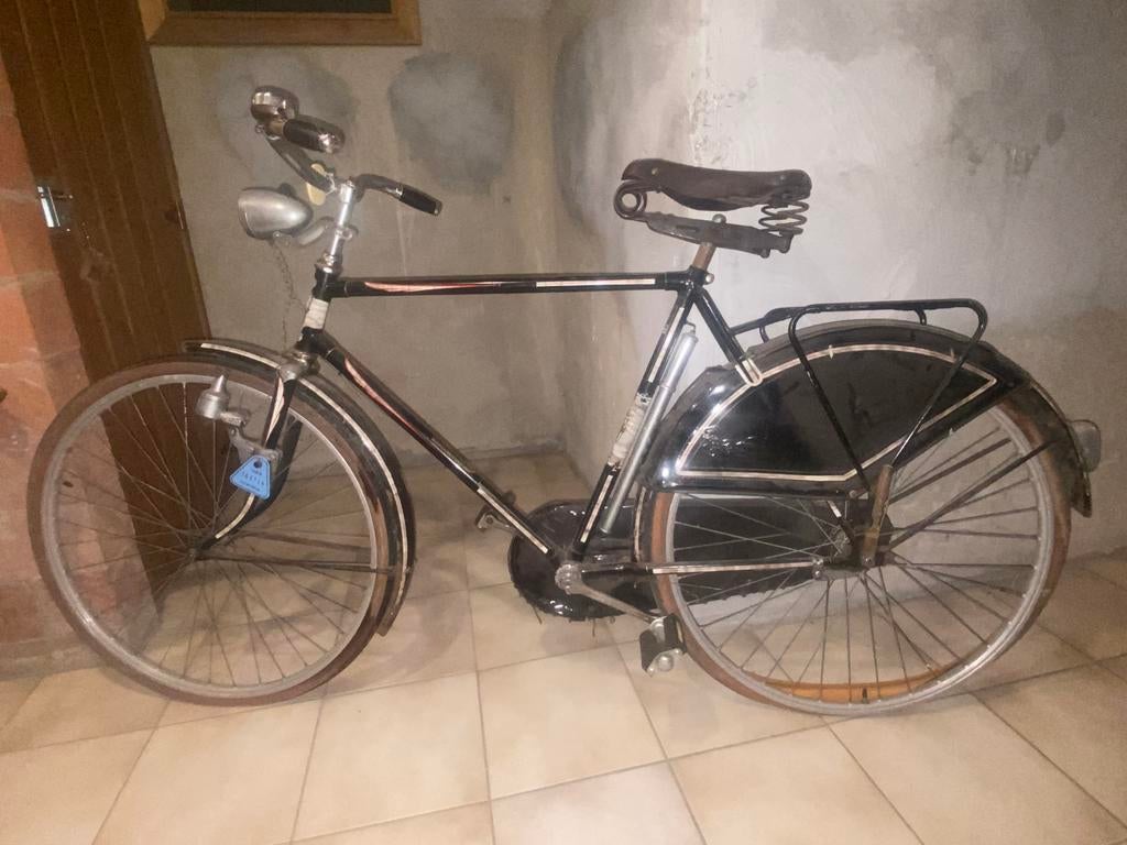 Kelder vondst! Antieke heren fiets Novy, Enlèvement