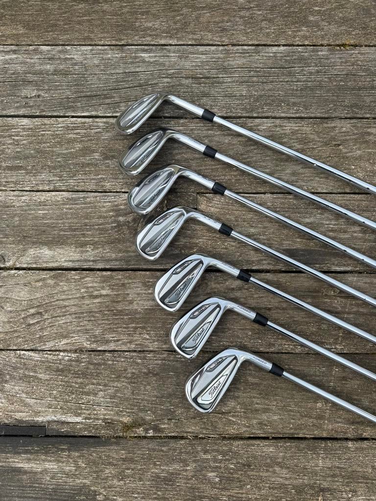 Titleist T100 ijzerset (4 t/m PW) modus 105 stiff, Sport en Fitness, Golf, Ophalen, Zo goed als nieuw, Set, Overige merken