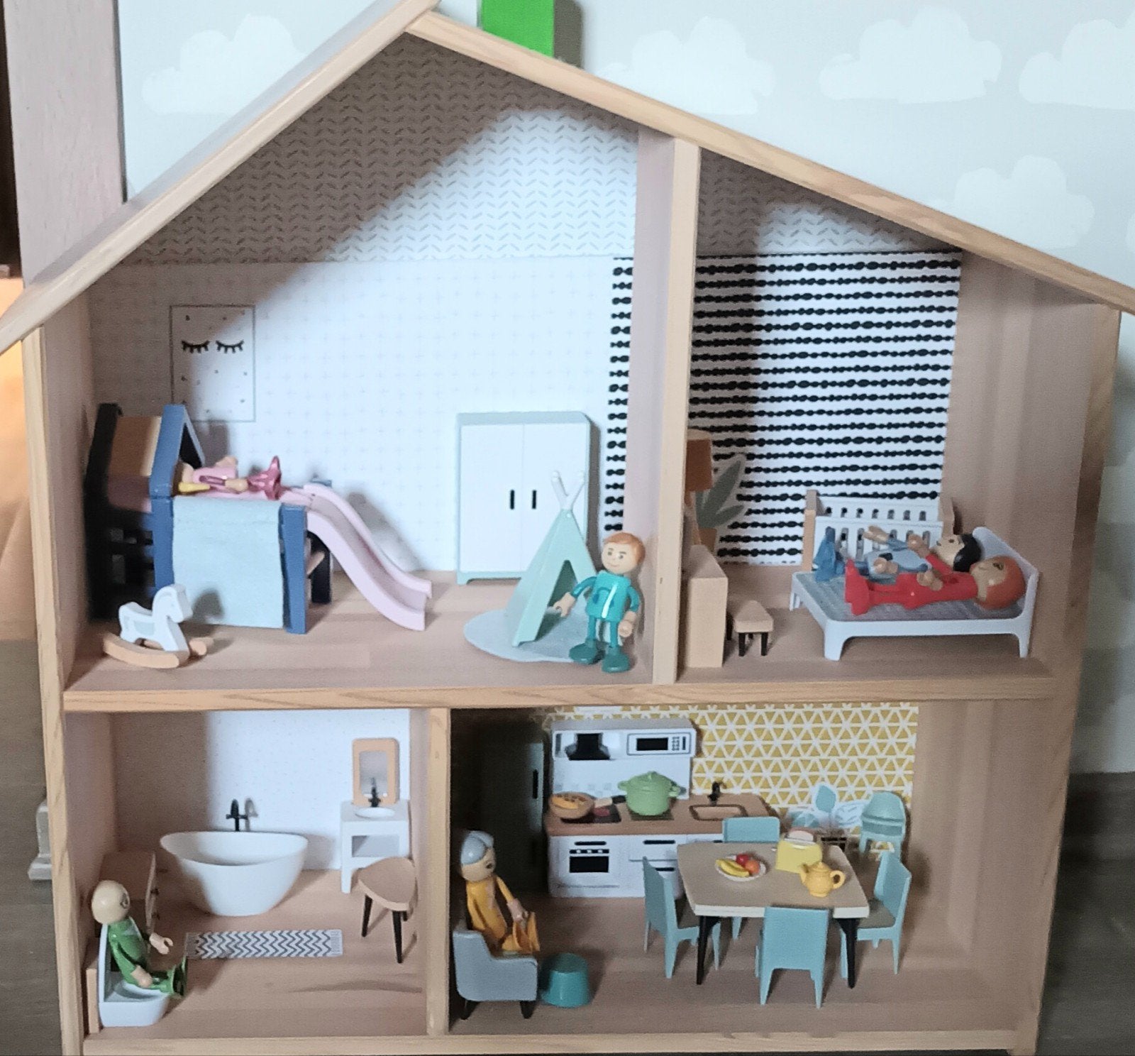 houten gepimpt poppenhuis, Ophalen, Zo goed als nieuw, Poppenhuis
