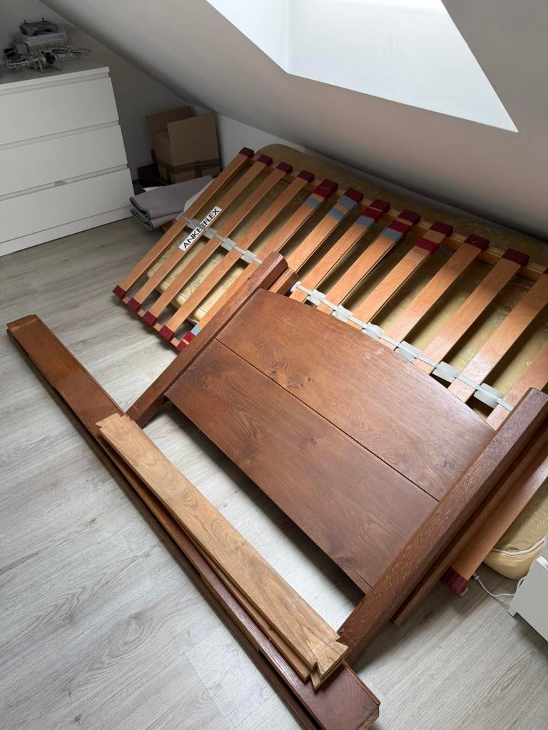 Stevig 1 persoonsbed, Huis en Inrichting, Slaapkamer | Bedden, Ophalen, Zo goed als nieuw