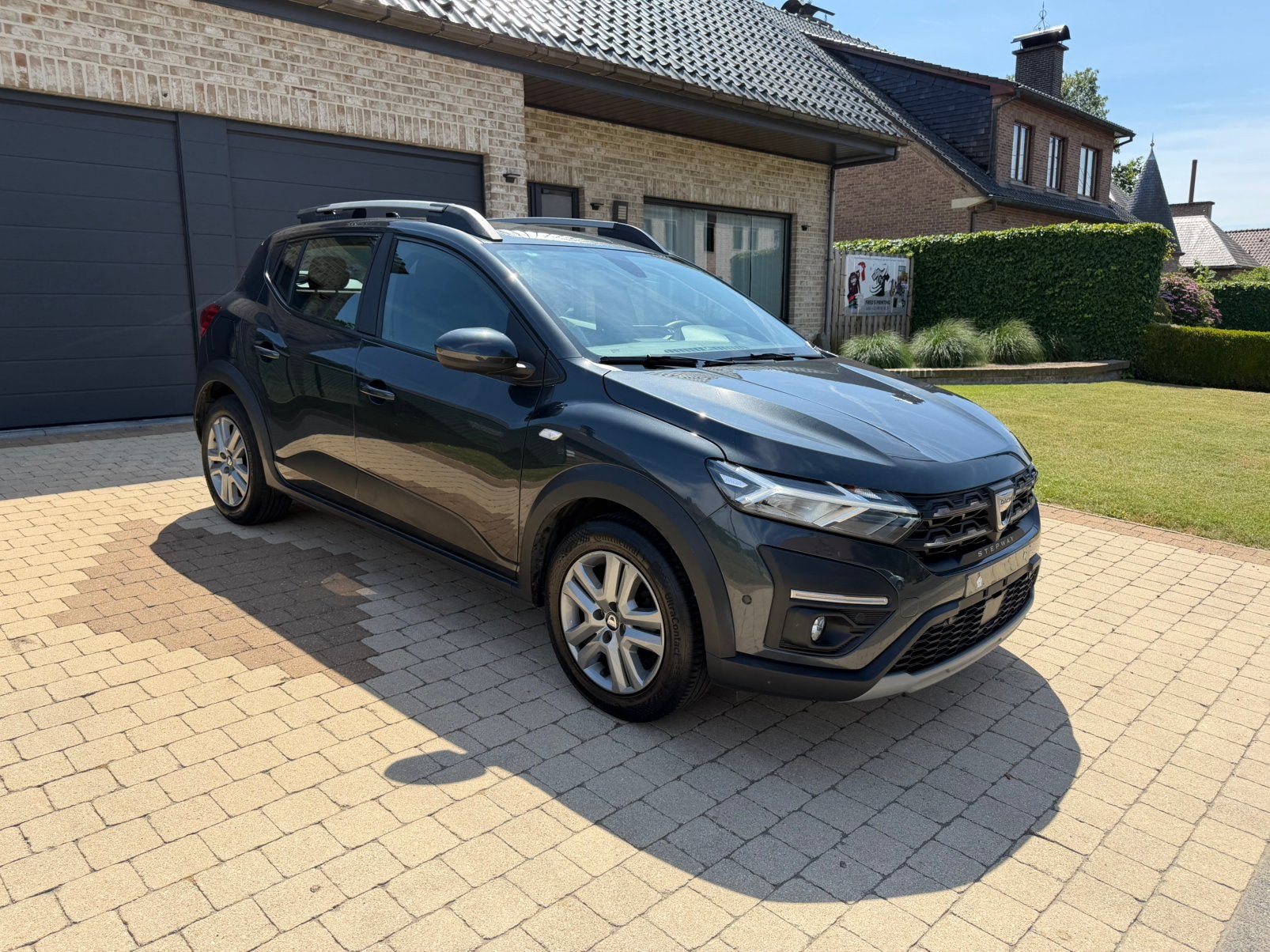 Dacia Sandero (2021) 81.000km, Auto's, Voorwielaandrijving, 75 kW, Stof, Zwart