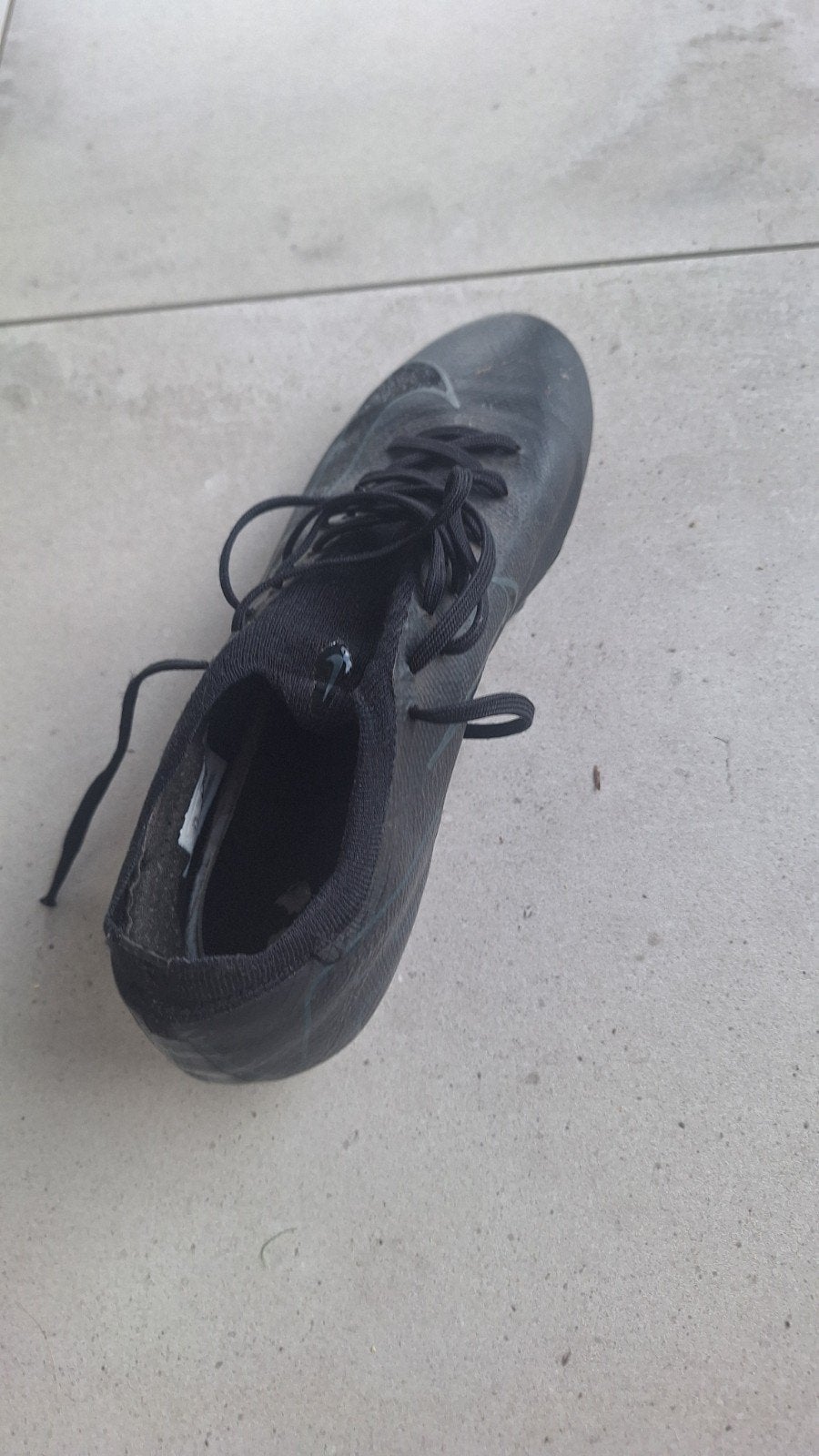voetbalschoenen voor kunstgras 40.5, Sport en Fitness, Ophalen, Zo goed als nieuw