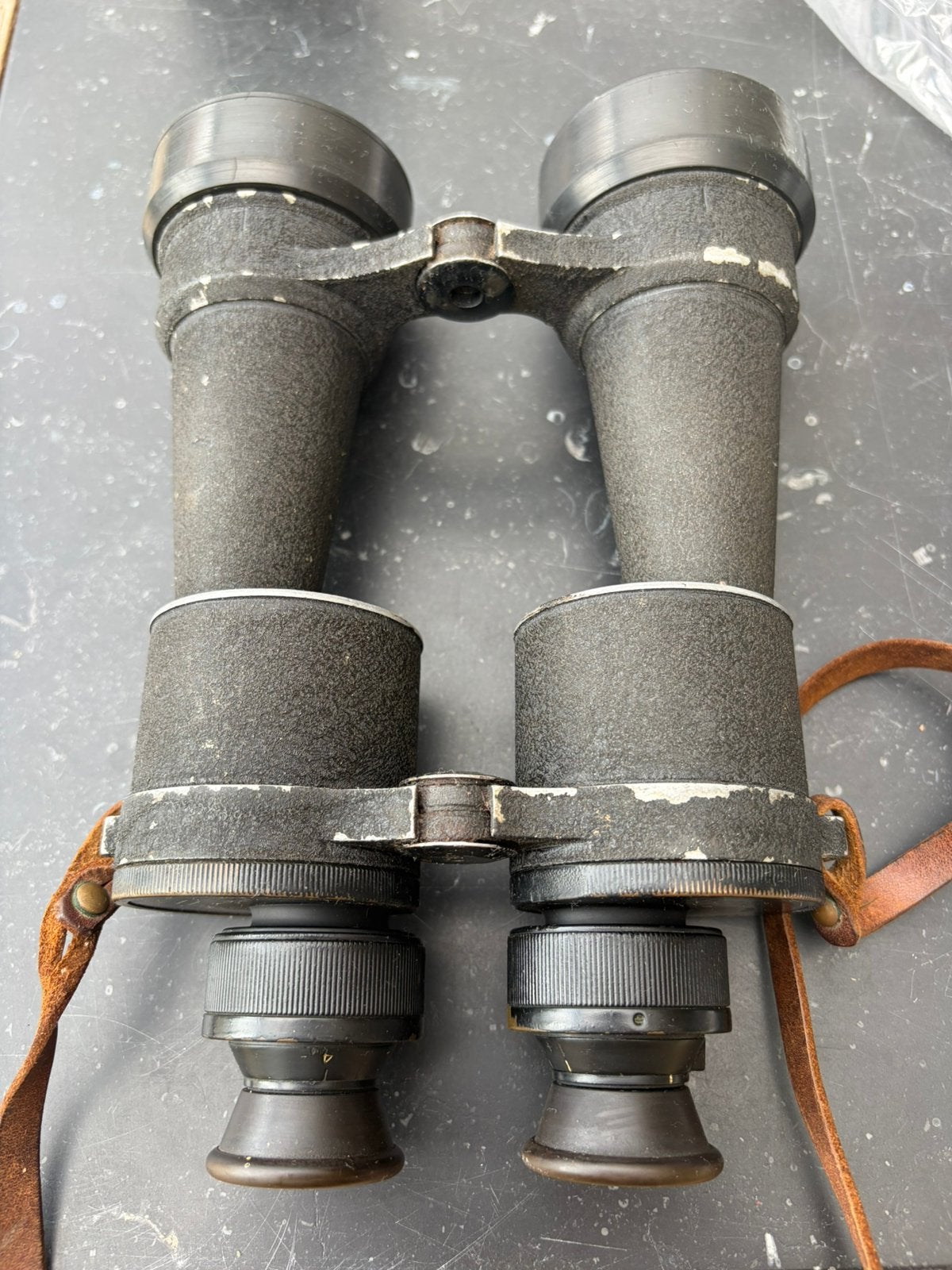 Huet Paris Modele 1933 10x50, Enlèvement