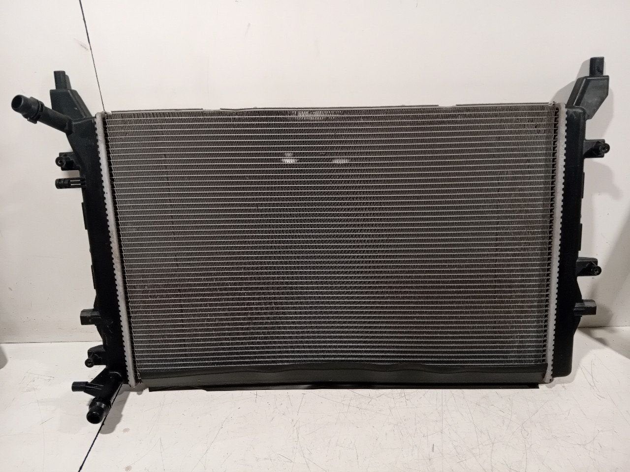 Radiateur Volkswagen Tiguan, Onderdelen@venauto.nl, Van der Ven Autorecycling B.V., Ettenseweg 76, 4706 PB Roosendaal, The Netherlands