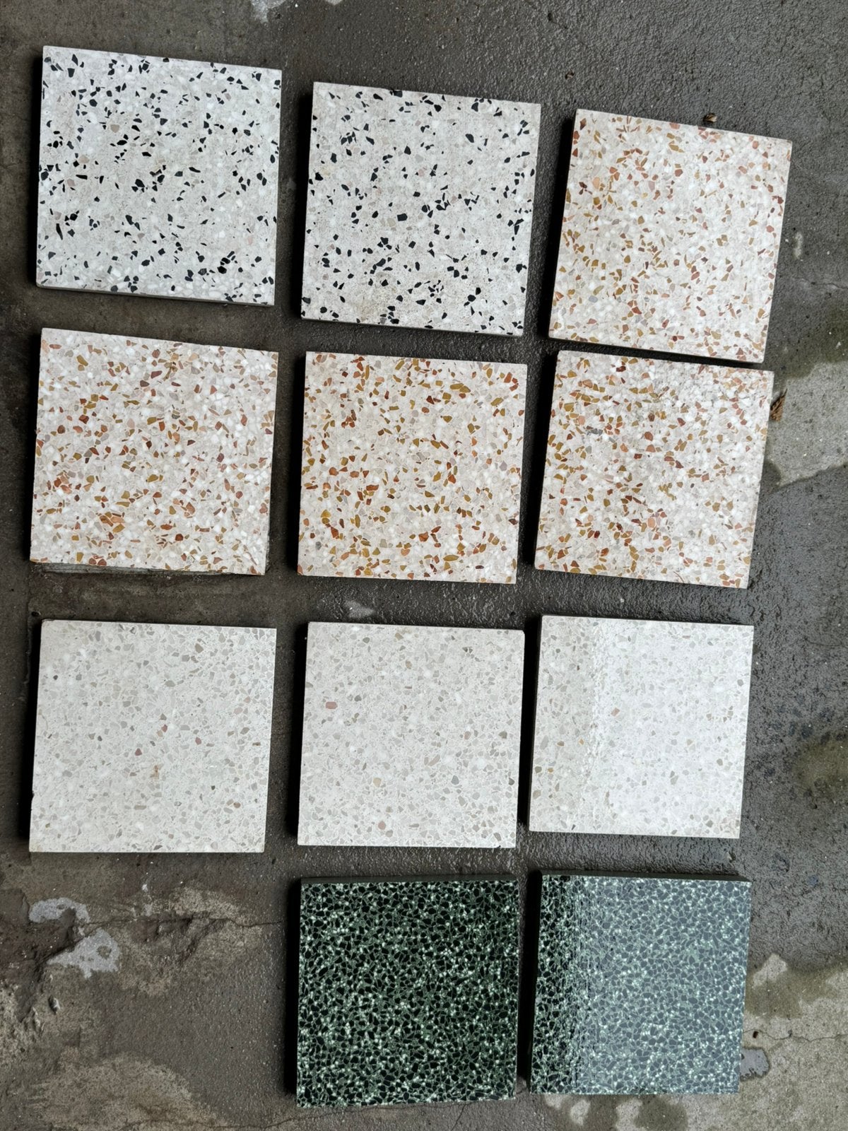 Lot de 11 anciens carreaux granito/terrazzo vintage – 2020, Enlèvement, Comme neuf