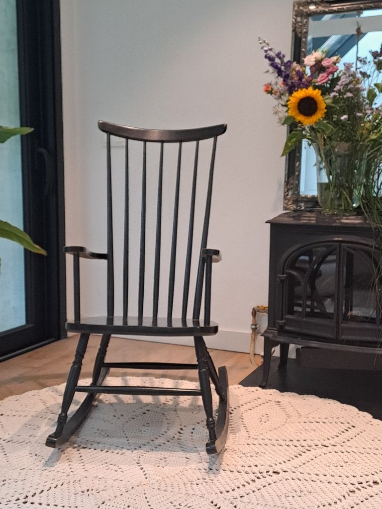 Prachtige schommelstoel zwart hout €50, Enlèvement, Utilisé, Bois, Noir