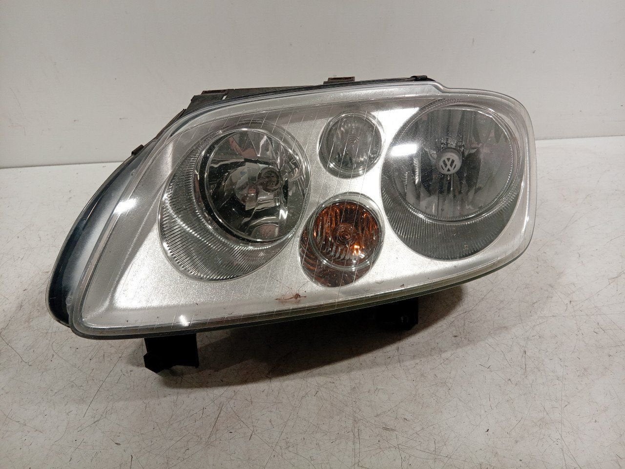 Koplamp links Volkswagen Touran, Onderdelen@venauto.nl, Van der Ven Autorecycling B.V., Gebruikt, Ettenseweg 76, 4706 PB Roosendaal, The Netherlands
