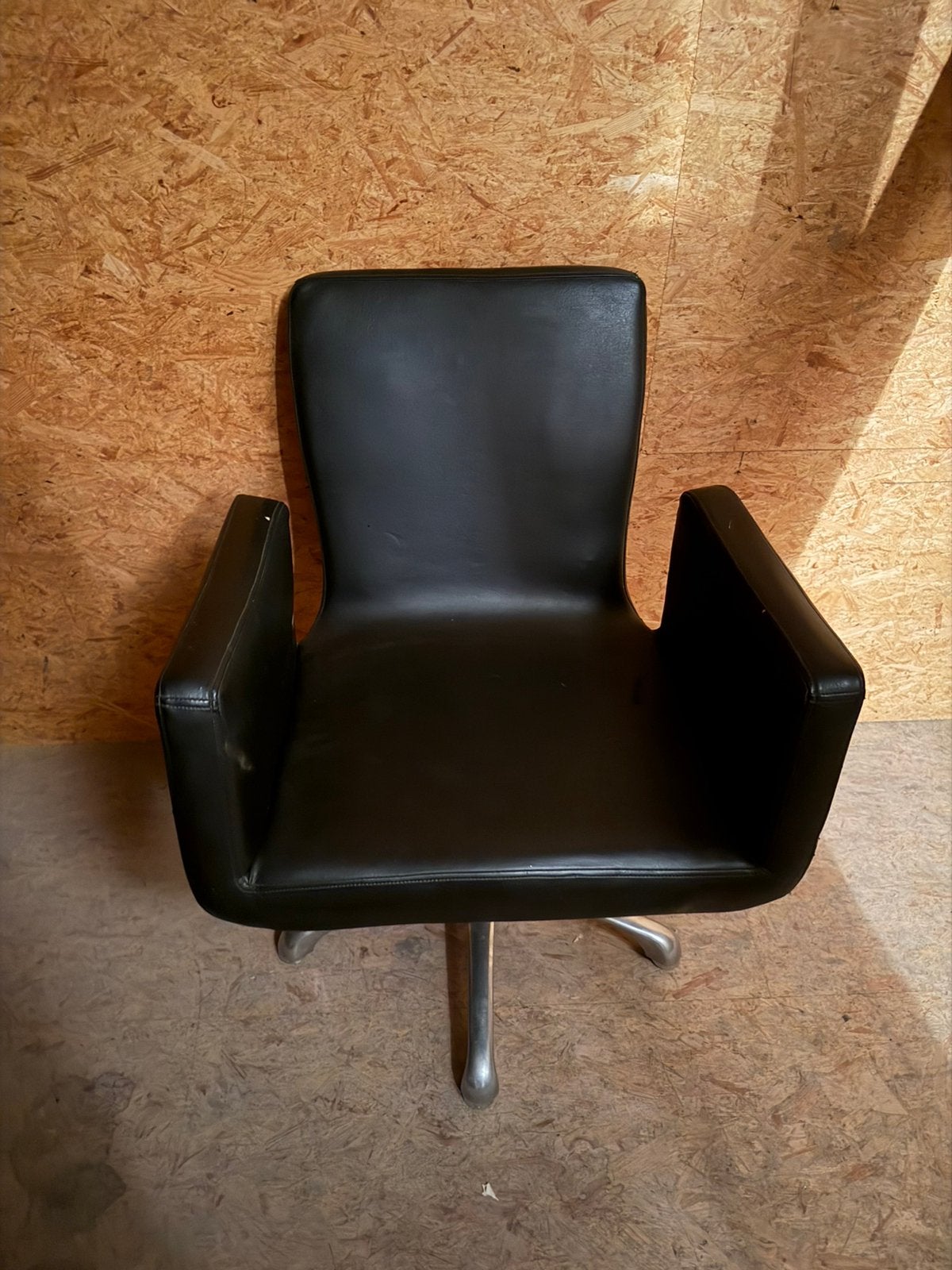 Verstelbare kappersstoel, Ophalen, Kunststof, Gebruikt, Zwart