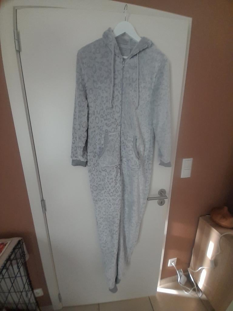 Combinaison grise à imprimé léopard doux, Enlèvement, Comme neuf, Taille 36 (S)