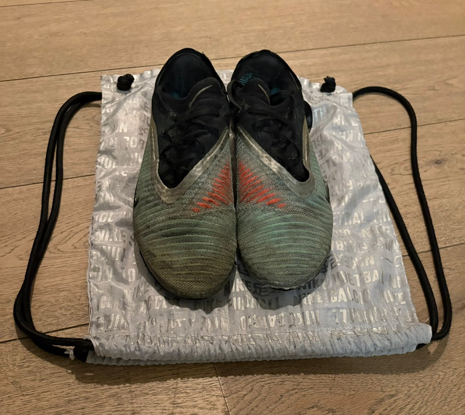 Nike Phantom GX Elite FG EU 43 Football Boots With Bag, Sports & Fitness, Enlèvement ou Envoi, Comme neuf, Chaussures