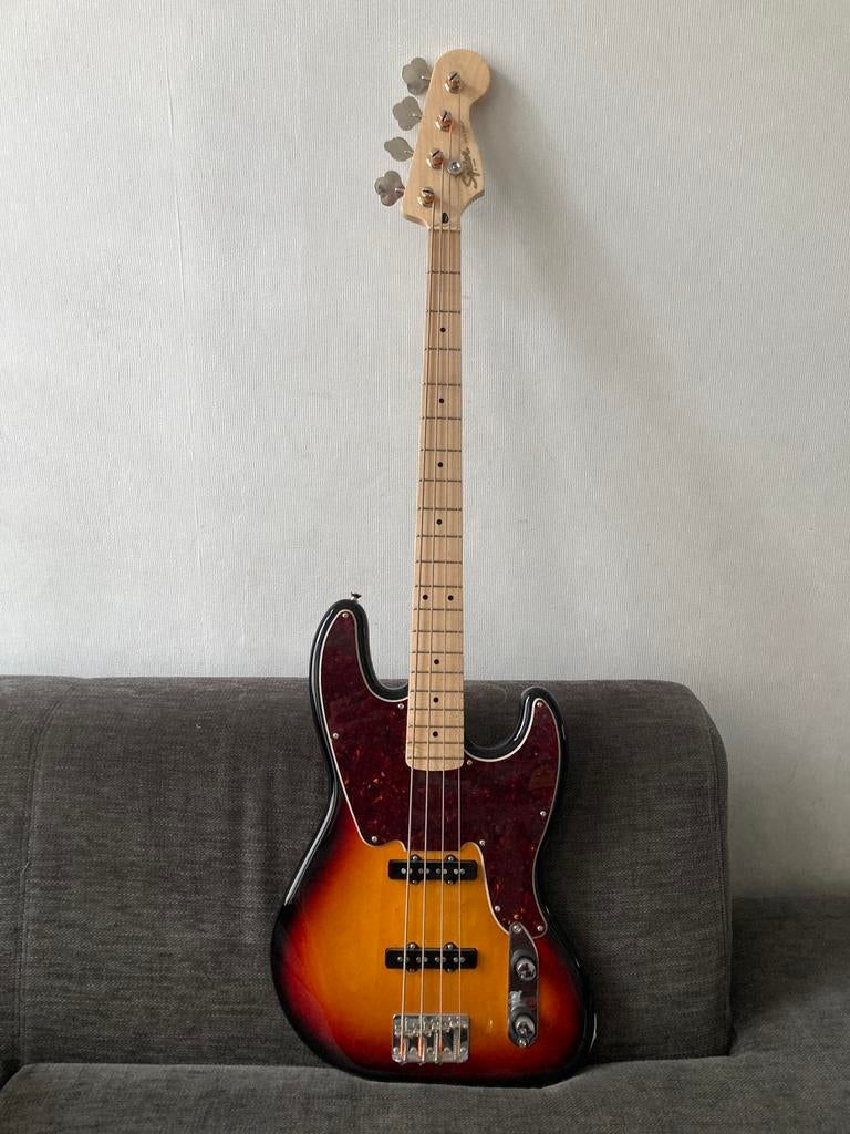 Squier paranormal Jazz Bass, Ophalen, Zo goed als nieuw