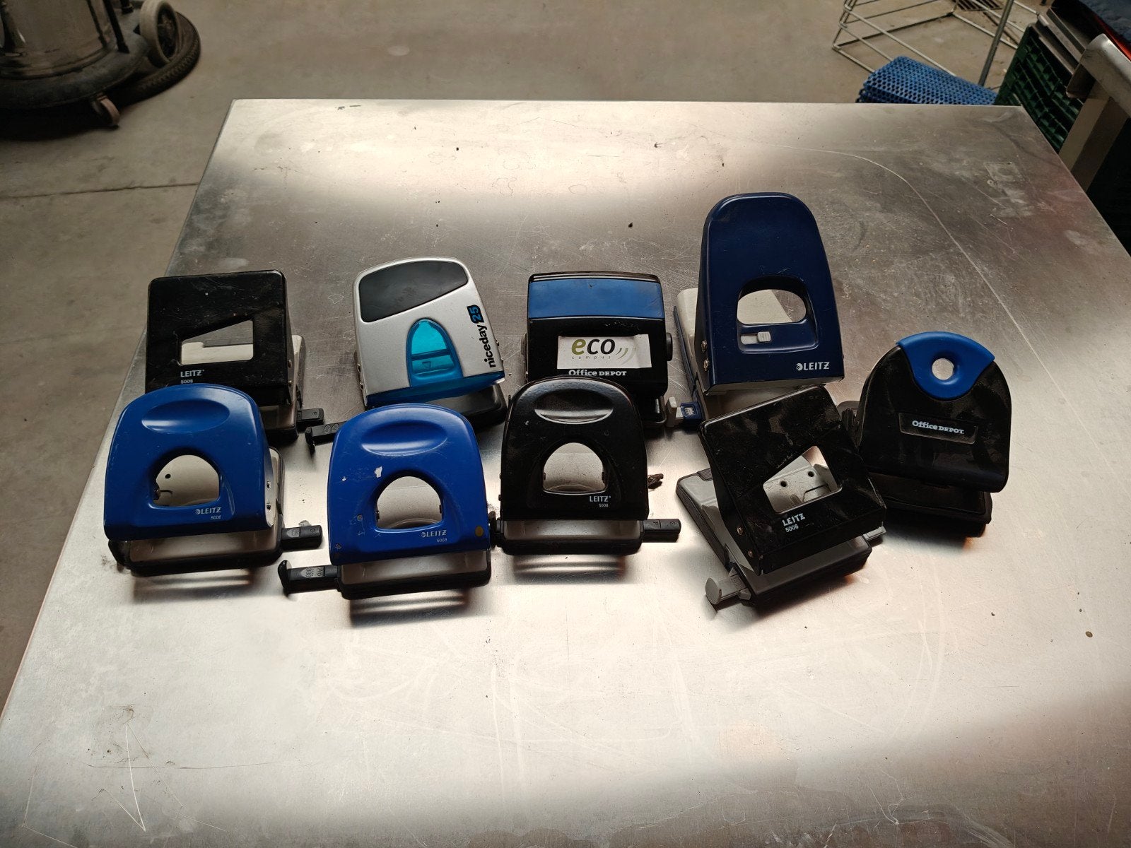 9 perforators, Gebruikt, Leitz, Onbekend, Ophalen of Verzenden