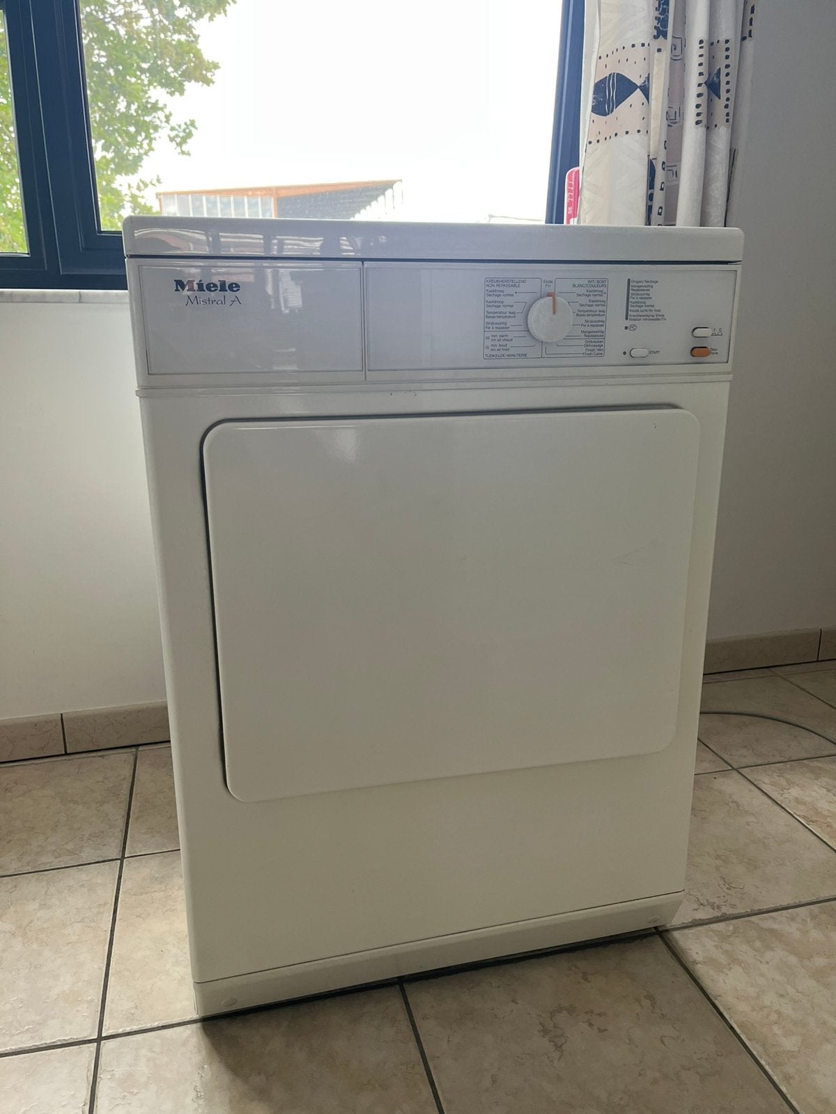 Miele - T220 Mistral A Droogkast, Elektronische apparatuur, Droogkasten, Ophalen, Zo goed als nieuw