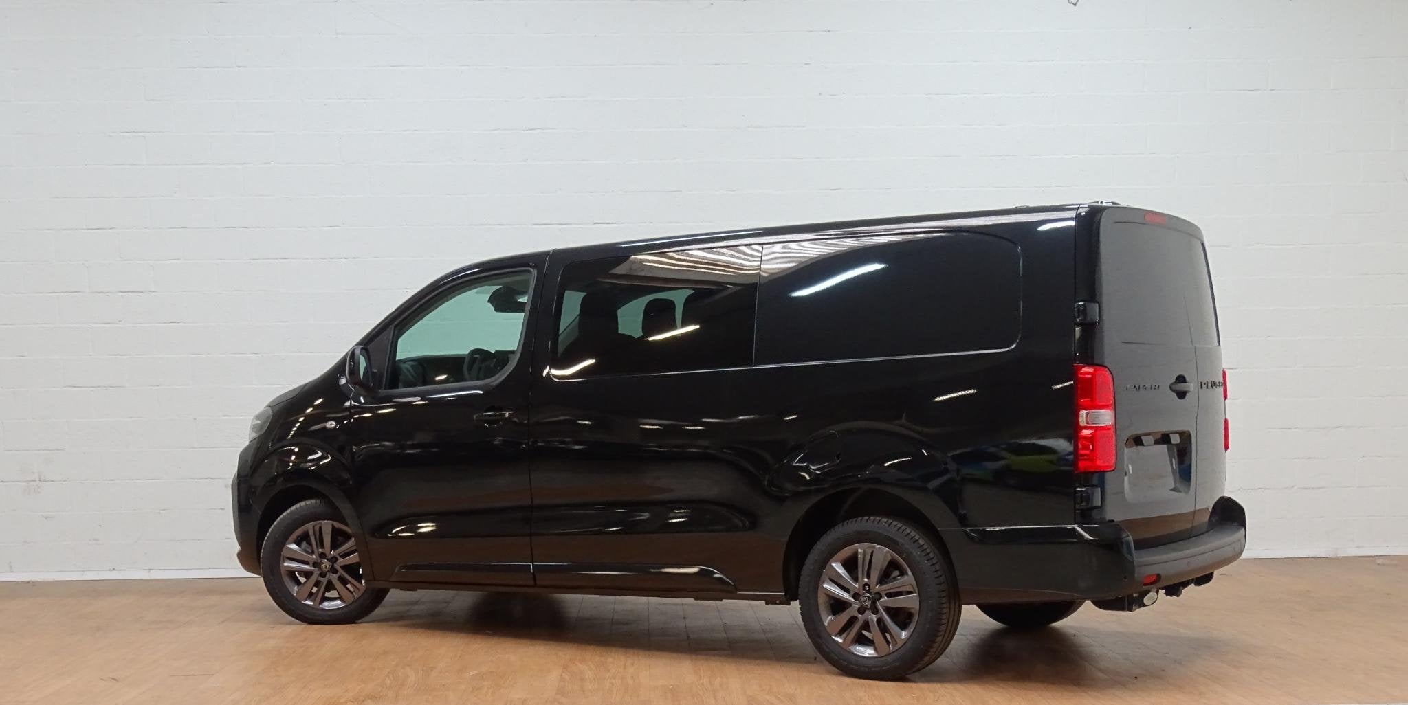 Peugeot Expert Long DC L3 2.2 BlueHDi 180 EAT8, 4 deurs, Stof, 4 cilinders, Zwart