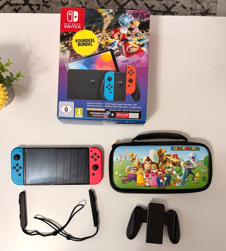 Nintendo Switch OLED + accessoires, Consoles de jeu & Jeux vidéo, Switch OLED, Enlèvement, Avec 2 manettes, Avec jeux