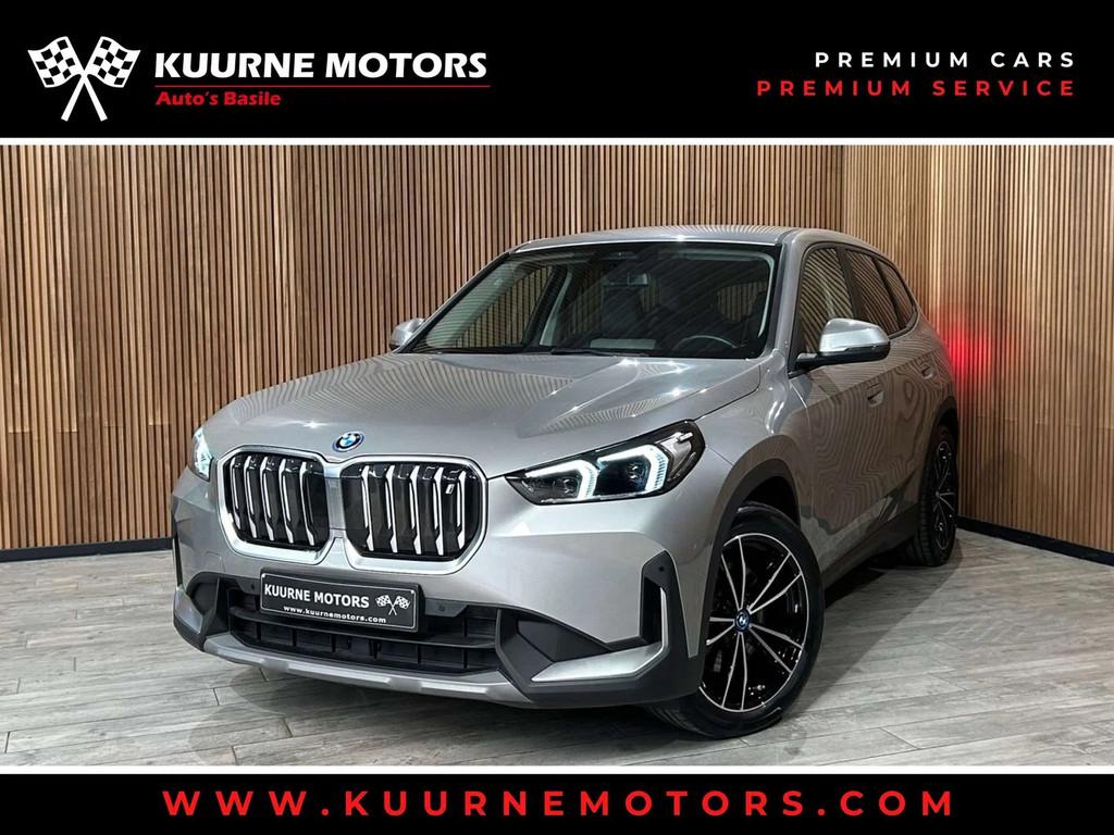 BMW iX1 xDrive30 Alu19"/Led/Cam/Gps/Leder/Keyless/Bt *1j gar, Auto's, Automaat, Gebruikt, USB, Leder