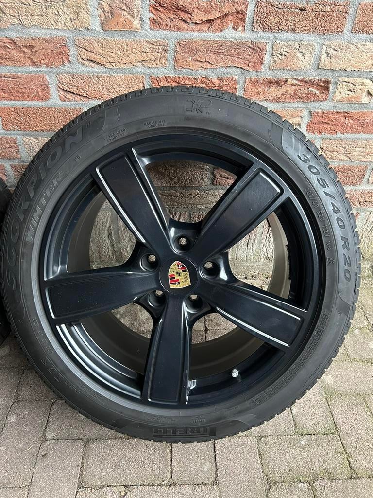 Breedset 20 inch porsche velgen met goede winterbanden, Pneus hiver, Véhicule de tourisme, Enlèvement, Utilisé