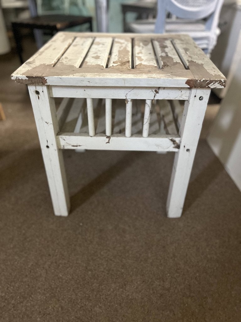 table d'appoint vintage en bois avec plateau à lattes, Moins de 55 cm, Enlèvement, Utilisé, Bois