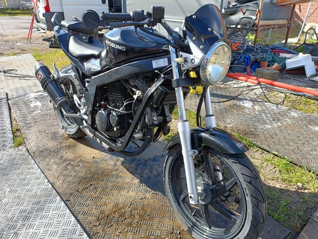 Hyosung GT125 ( opmaak ), Motoren, 2 cilinders, Sportuitlaat, Occasion, Particulier