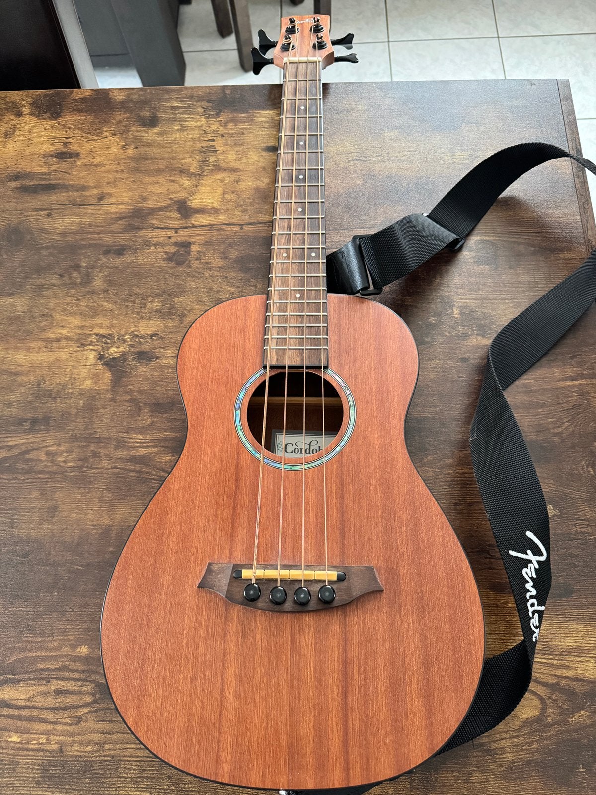 Cordoba mini/II bas MH-E, Muziek en Instrumenten, Ophalen, Zo goed als nieuw