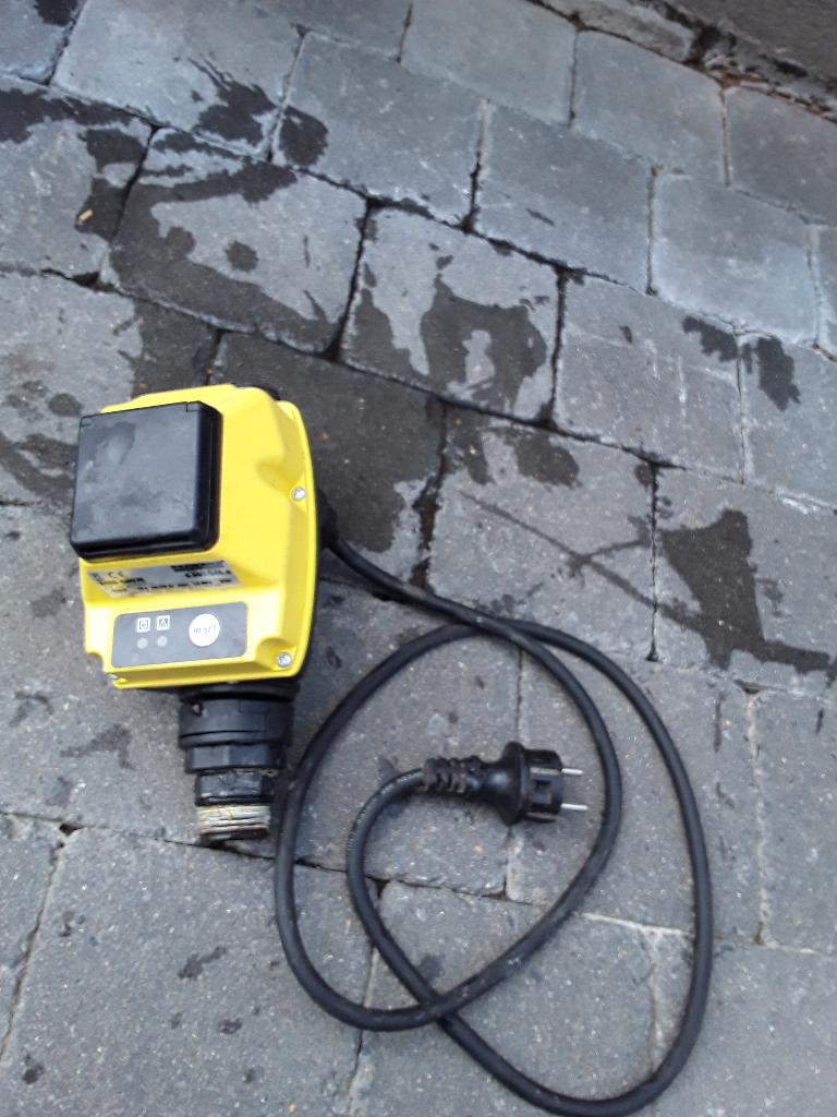 Kärcher Sécurité manque d'eau, Électrique, Avec arrêt et démarrage automatiques, Enlèvement, Utilisé