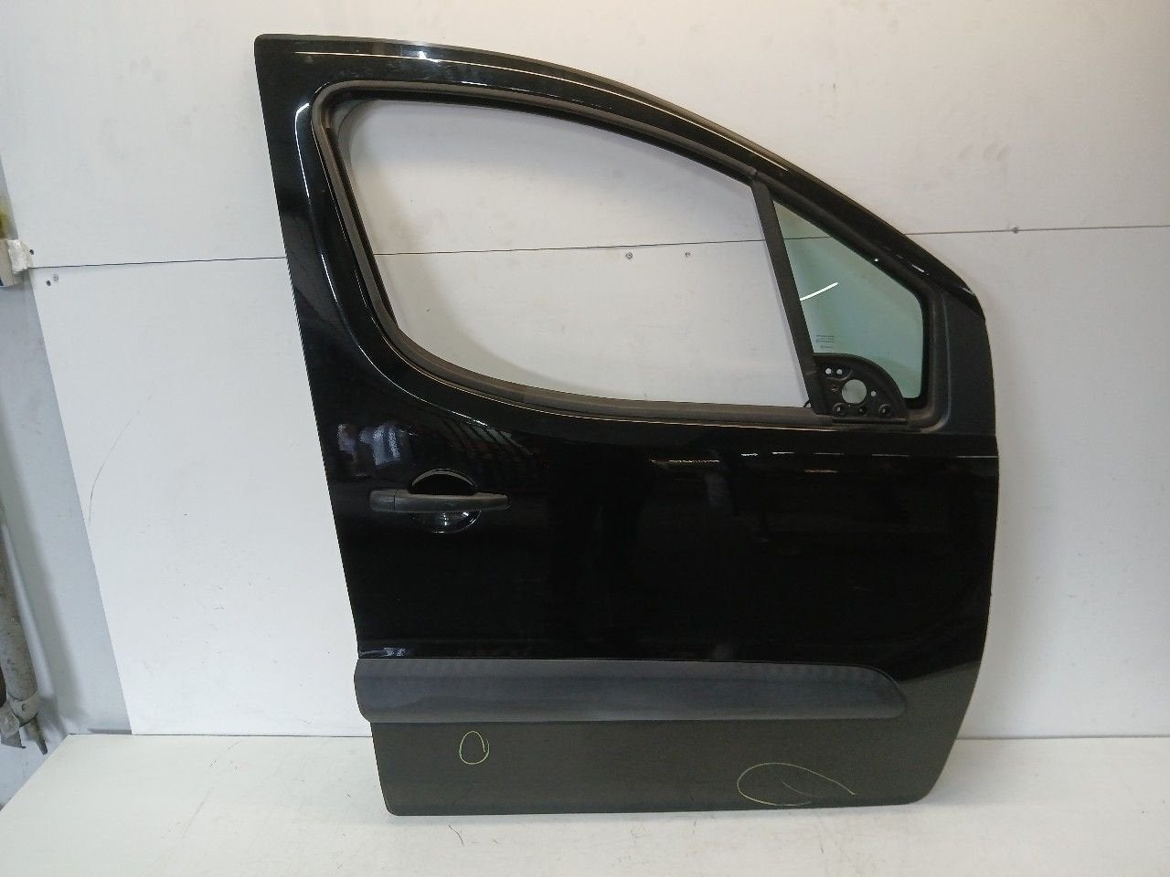 Portier rechts voor Peugeot Partner, Auto-onderdelen, Onderdelen@venauto.nl, Van der Ven Autorecycling B.V., Gebruikt, Ettenseweg 76, 4706 PB Roosendaal, The Netherlands