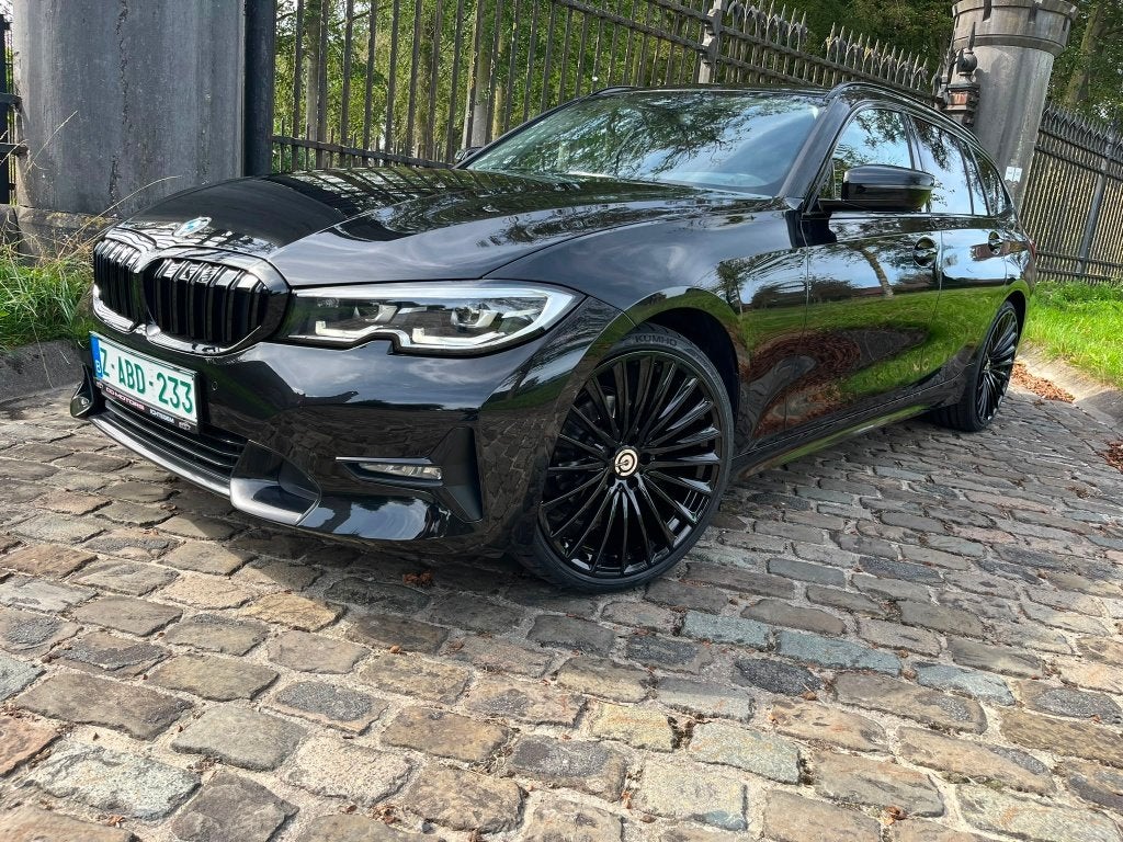 BMW  318I **Sport Line **full black**led**keyless**20' alu**, Auto's, Automaat, Dealer onderhouden, Achterwielaandrijving, 4 cilinders