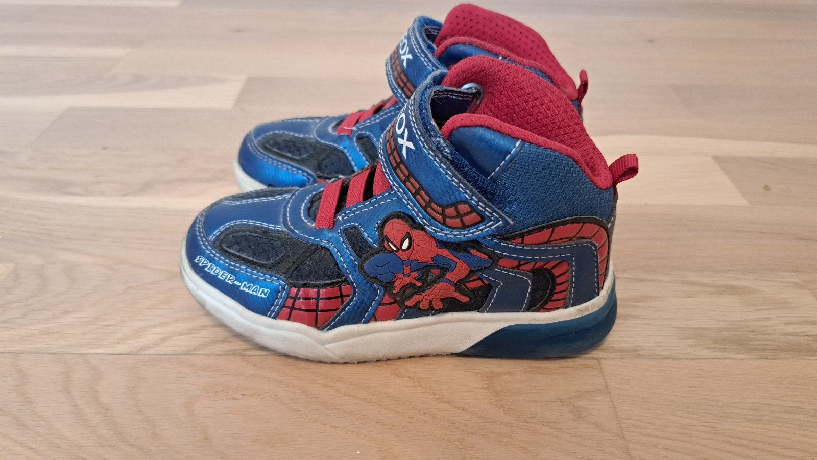 Baskets geox 28 spiderman, Enlèvement