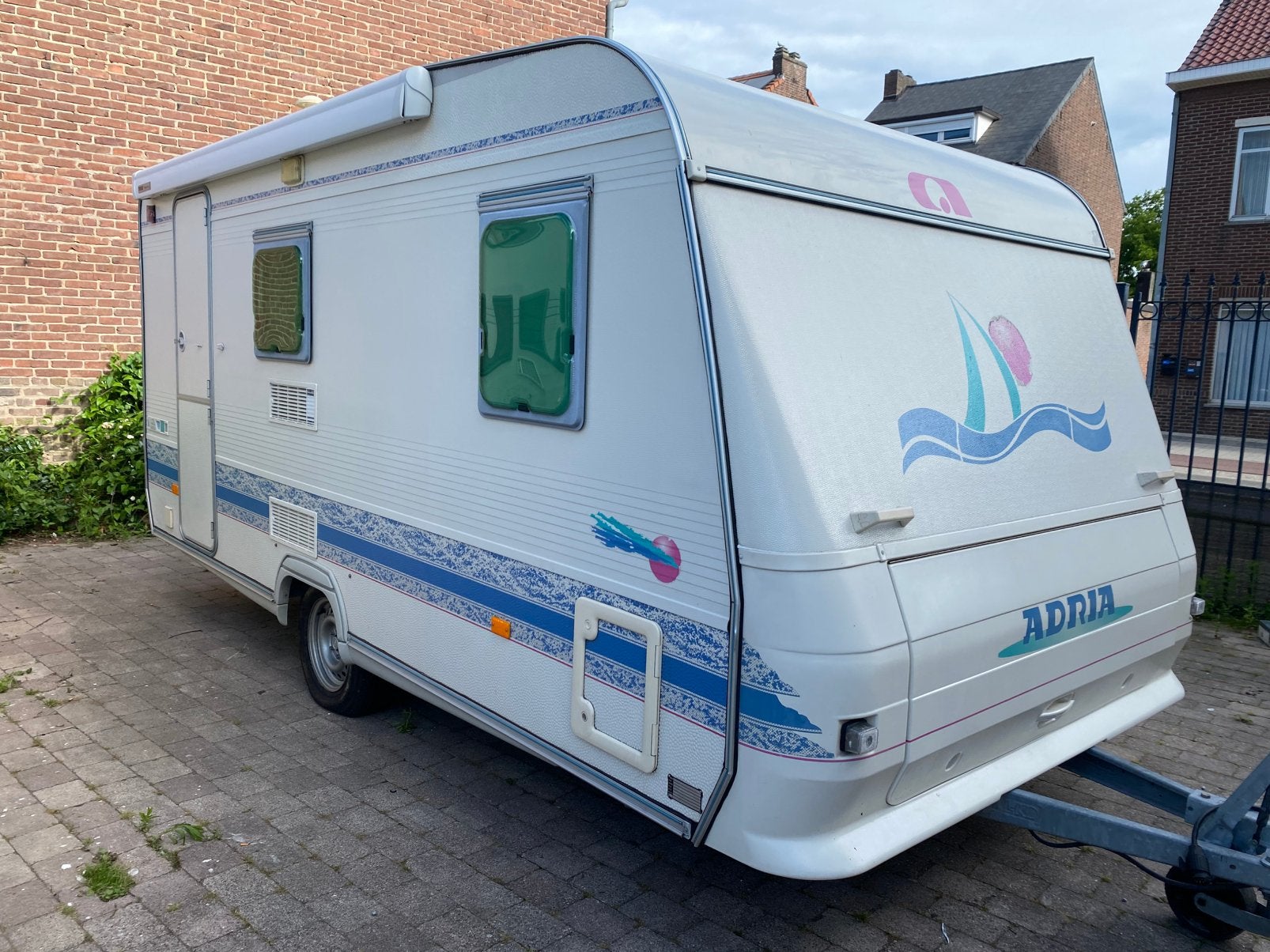 Caravan adria, Standaardzit, Frans bed, 750 - 1000 kg, Adria