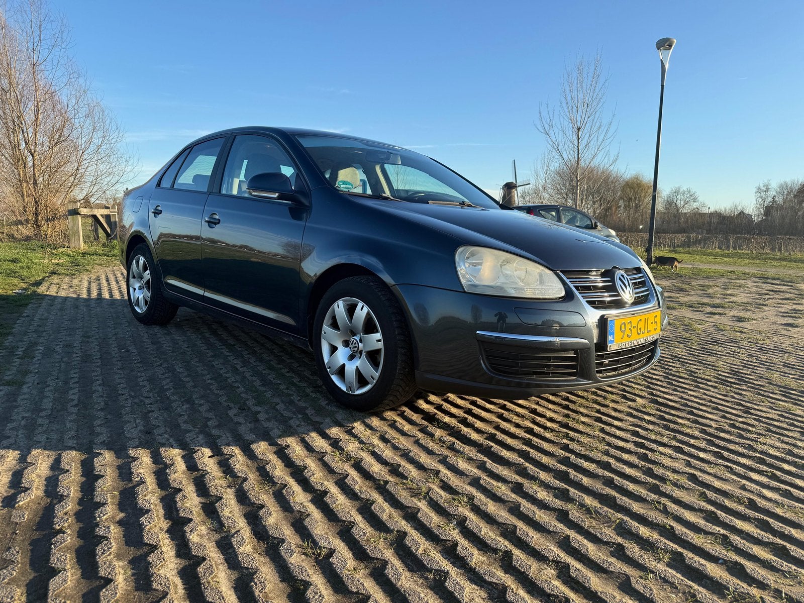 VW Jetta met airco”Trendline” groot scherm dealer onderhoud, Auto's, Voorwielaandrijving, 4 deurs, Stof, 4 cilinders