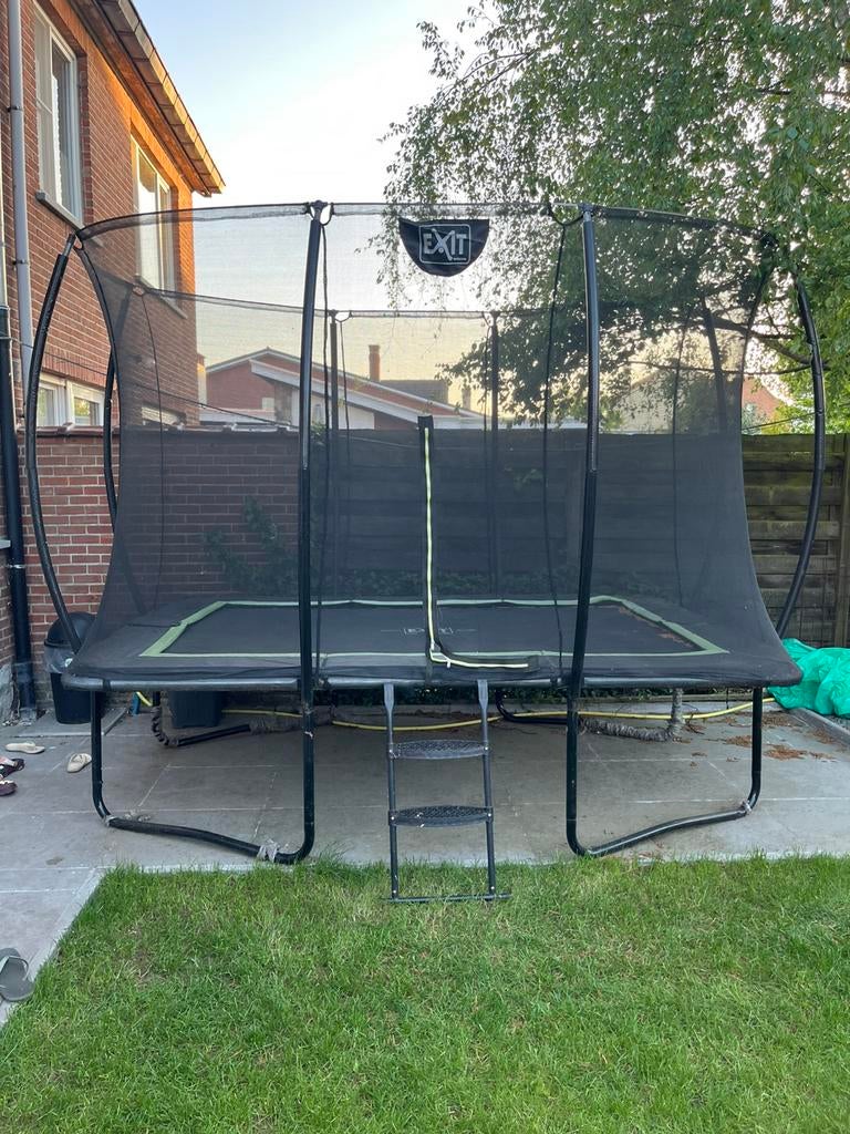 Trampoline, Ophalen, Zo goed als nieuw