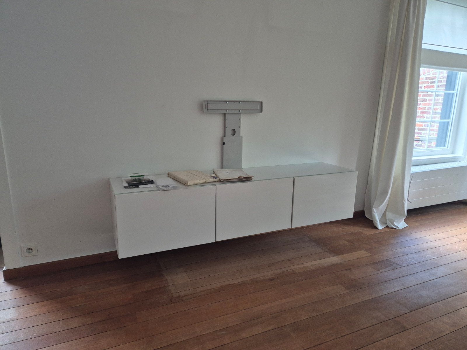 Tv meubel, Enlèvement