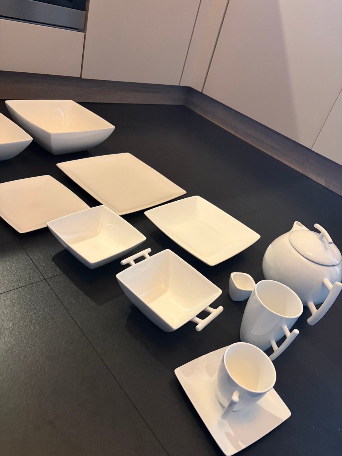 (Yong) wit vierkant servies, Huis en Inrichting, Ophalen, Zo goed als nieuw, Bord(en)